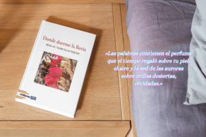 Poemario "Donde duerme la lluvia", versos llenos de nostalgia. «Las palabras contienen el perfume que el tiempo regaló sobre tu piel, el aire y la sed de las auroras sobre orillas desiertas, olvidadas.»